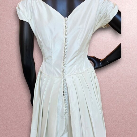 Vintage 50's Ivory Taffeta Cap Sleeve Wedding Gown - Picture 5 of 8